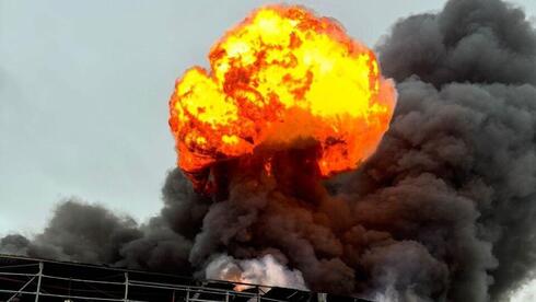 עננים של אסון שמאיים להתרחש: מפעל כימי נפגע בדרום, במפרץ חיפה ימשיכו לחכות לפינוי