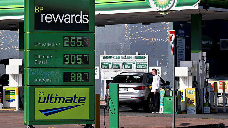 תחנת דלק במלבורן (צילום: Photo by William WEST / AFP) תחנת דלק ב מלבורן אוסטרליה מדינת ויקטוריה 23.326