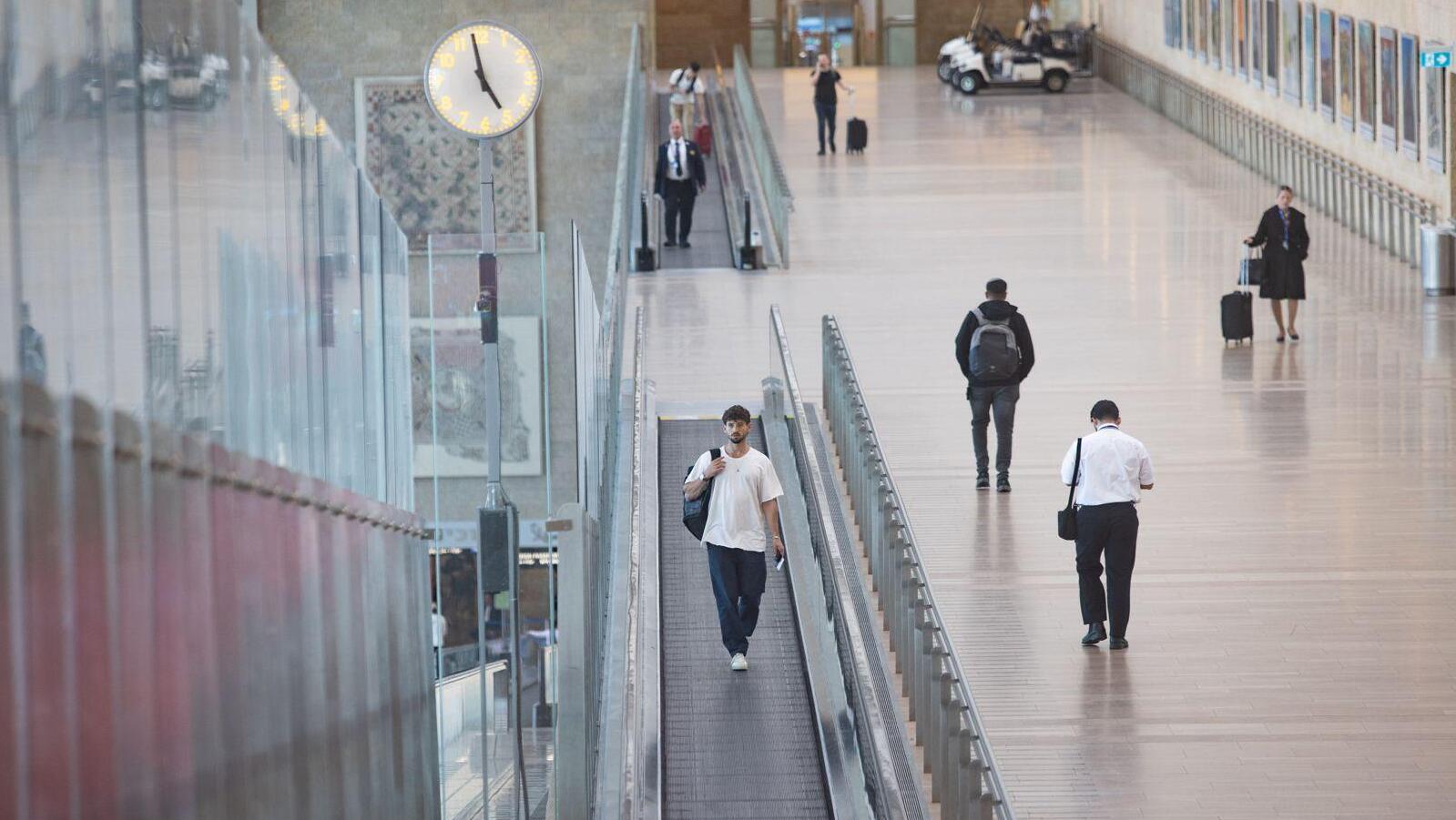 נתב"ג בן גוריון שדה התעופה ב ימי מלחמה שאגת הארי