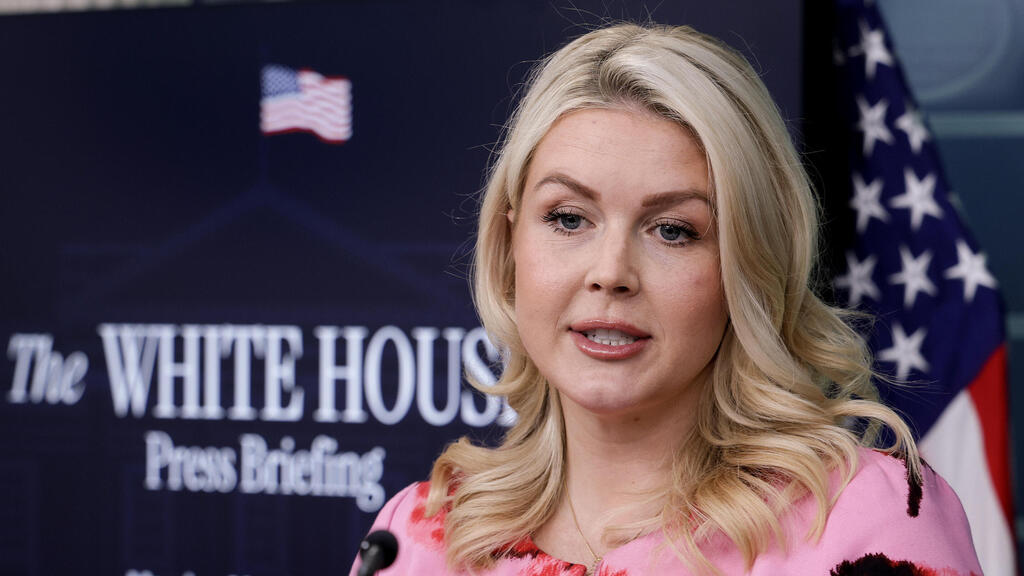 דוברת הבית הלבן קרוליין לוויט בעדכון לתקשורת