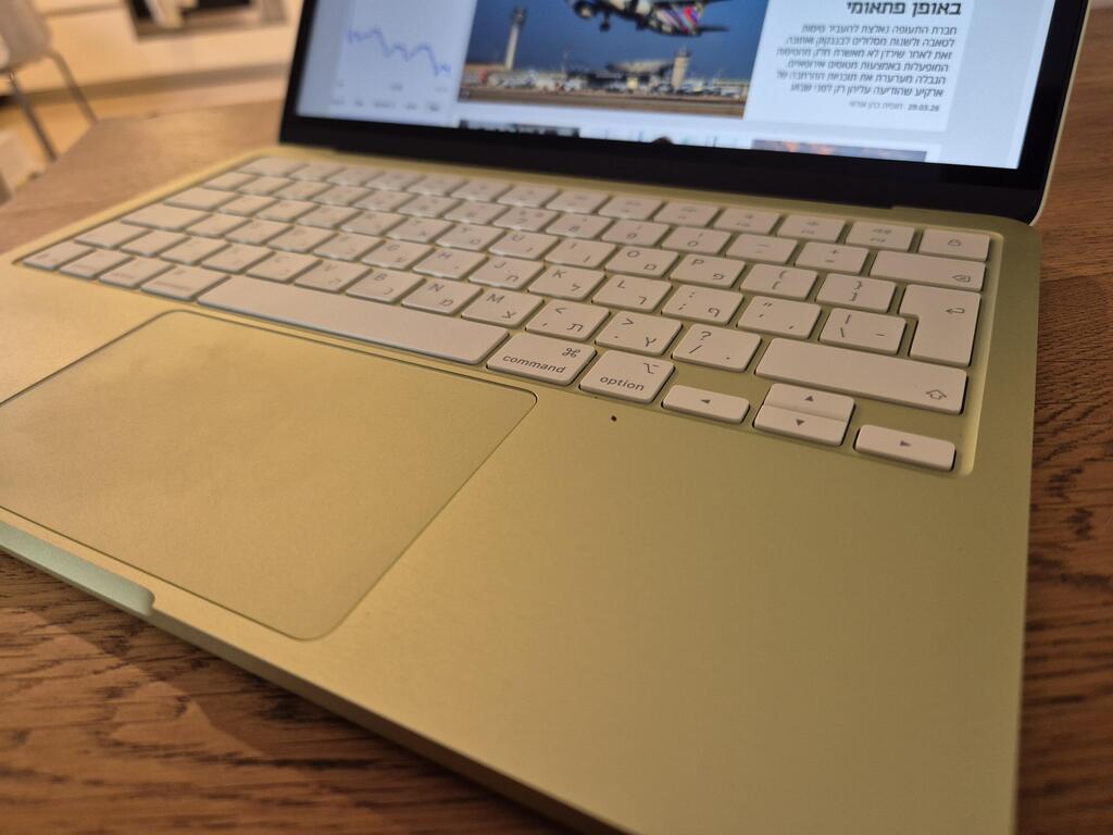 מחשב MacBook Neo