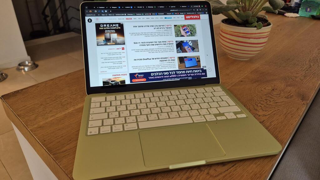 מחשב נייד MacBook Neo