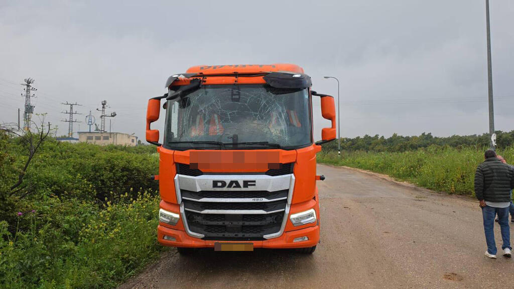 משאית שנפגעה משברי כטב"ם באזור קריית שמונה 30.3.26