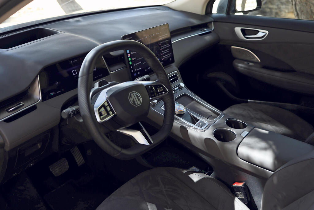 רכב MG LUXURY 6 בפנים