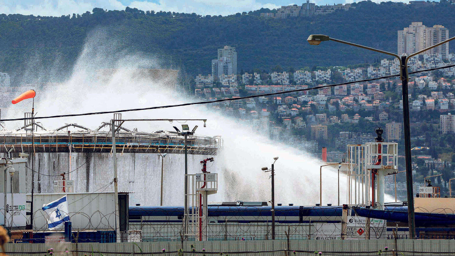 פגיעה ישירה מלחמה עם איראן ב בזן במפרץ חיפה