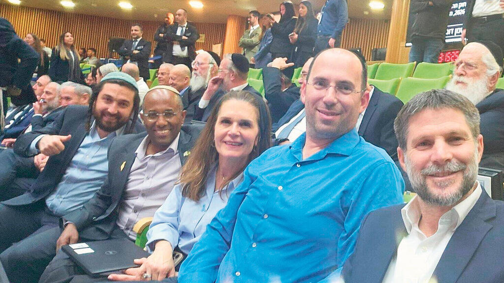 סלפי חברי הקואליציה בליל ההצבעה על התקציב