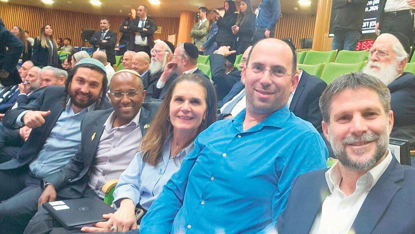 סלפי חברי הקואליציה בליל ההצבעה על התקציב