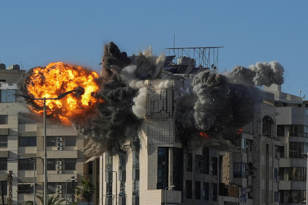 הבניין שהותקף (צילום: REUTERS/Mohammad Yassine) דאחייה ביירות לבנון שאגת הארי