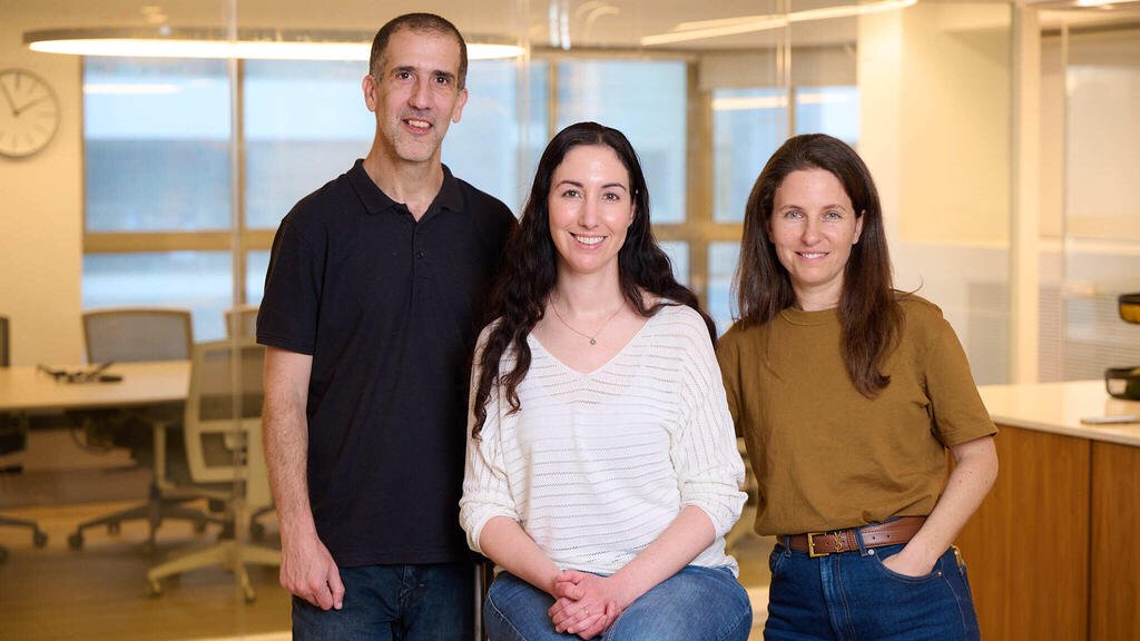 מייסדי סקאלה ביודיזיין מימין ד"ר עדי גולדנצוייג ד"ר רוית נצר מנכלית ופרופ' שראל פליישמן מדען ראשי