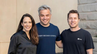 מימין ישראל דואניס מייסד שותף ומנכ״ל , ניב גולדנברג מייסד שותף וסמנכל המוצר ו שרית ריינר סמנכלית מוצר CTO Linx Security