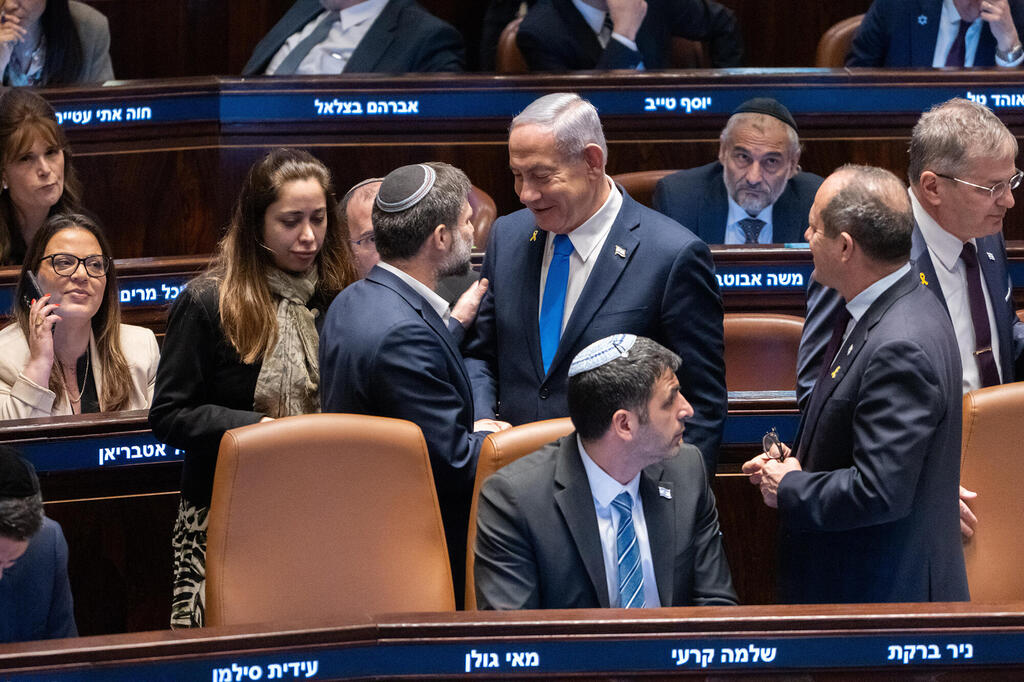 הממשלה חוגגת ב מליאת הכנסת במרכז ראש הממשלה בנימין נתניהו ושר האוצר בצלאל סמוטריץ