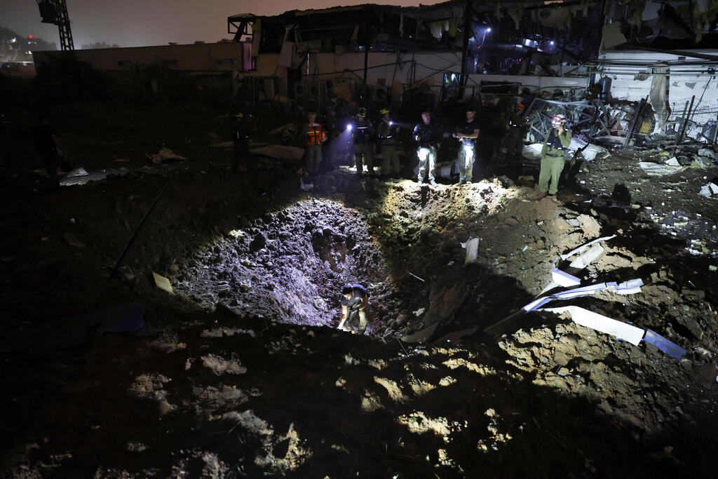 צילום: REUTERS/Ammar Awad פתח תקווה בור מכתש נפילה איראן שאגת הארי