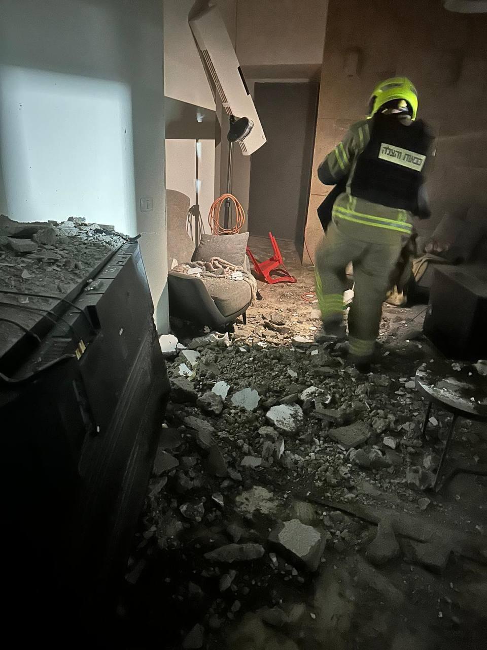 הנזק בבענה (צילום: כבאות והצלה) בענה גליל נזק ירי חיזבאללה לבנון שאגת הארי
