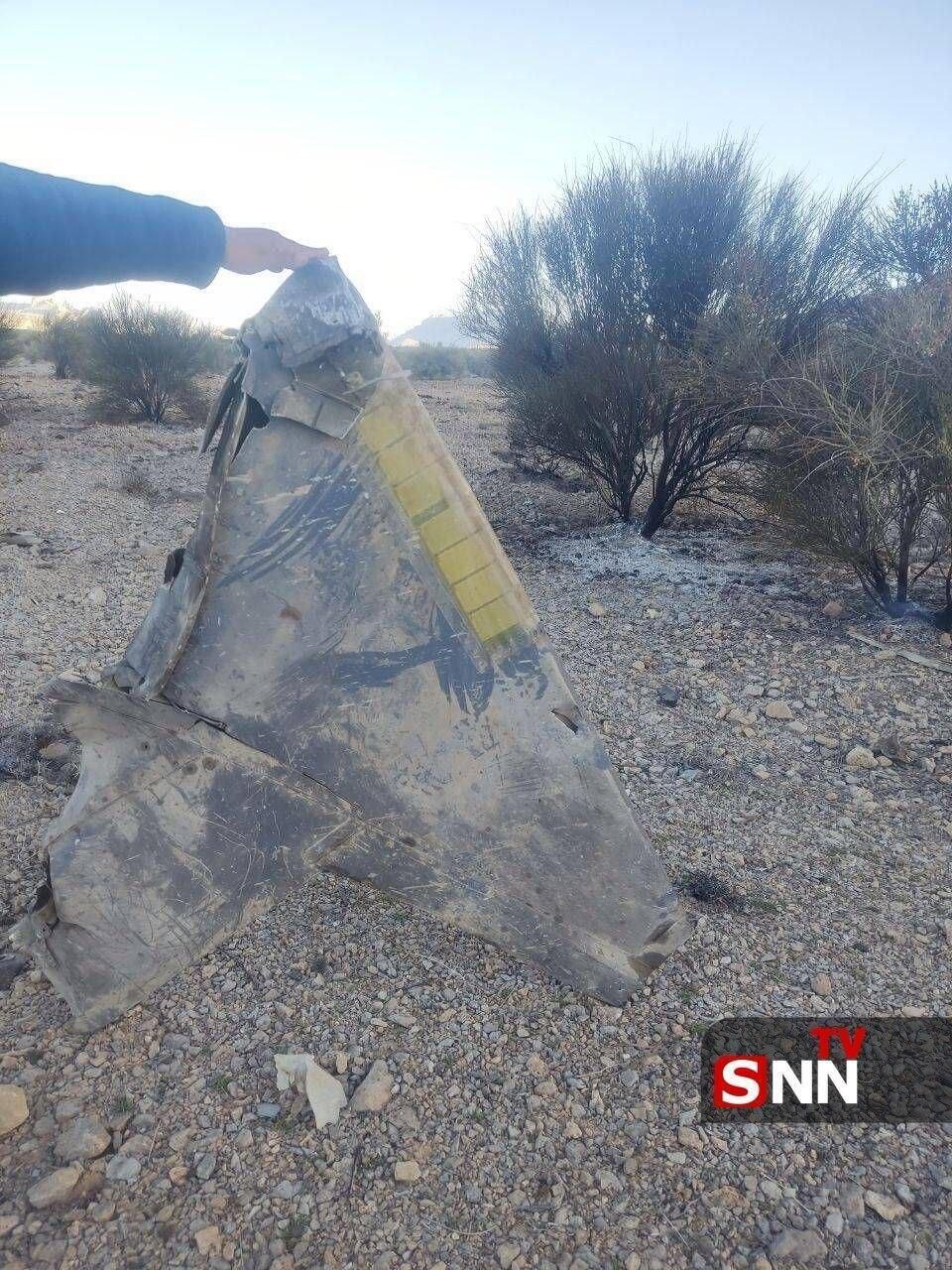 צילום שפרסמו האיראנים ובו נראה כביכול שבר מהמטוס שהופל שברי מטוס של ארה"ב ש איראן טוענת שהפילה 3.4.26