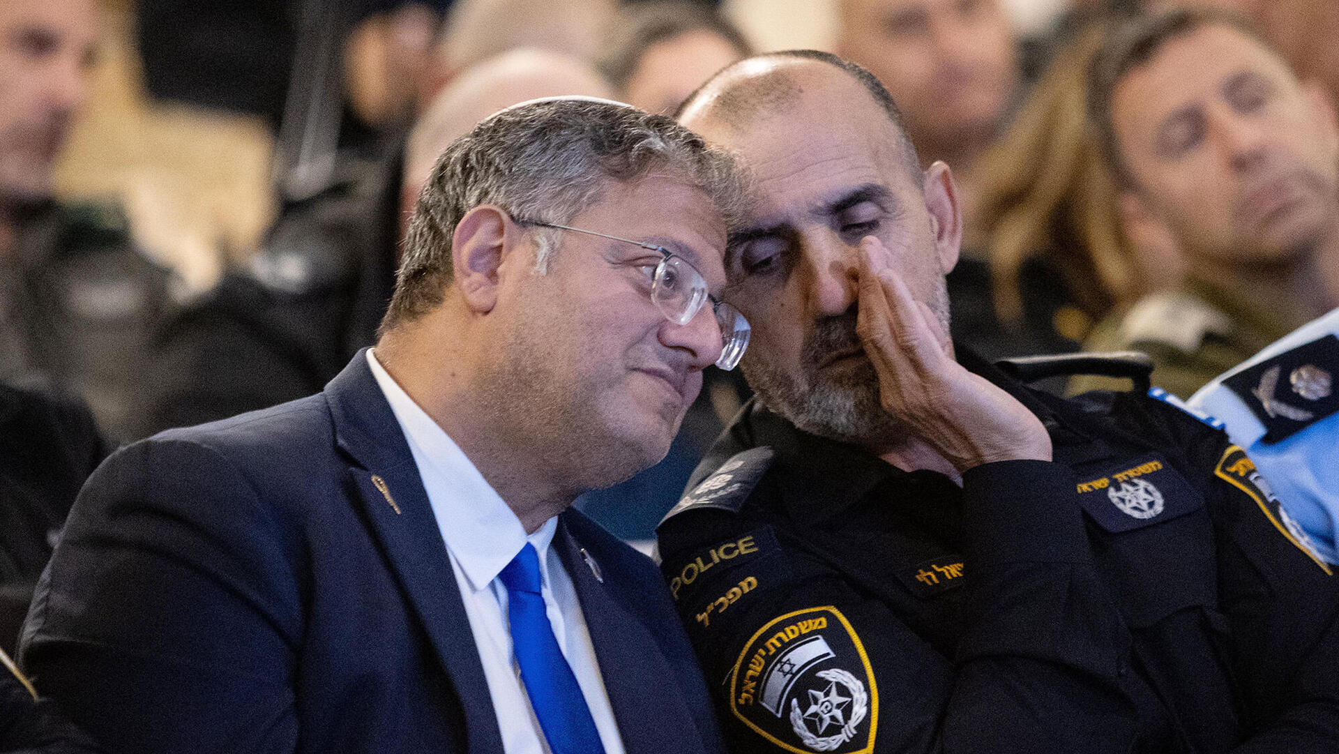 מימין מפכ"ל המשטרה דני לוי והשר לביטחון לאומי איתמר בן גביר בטקס החלפת מפקד מחוז ירושלים