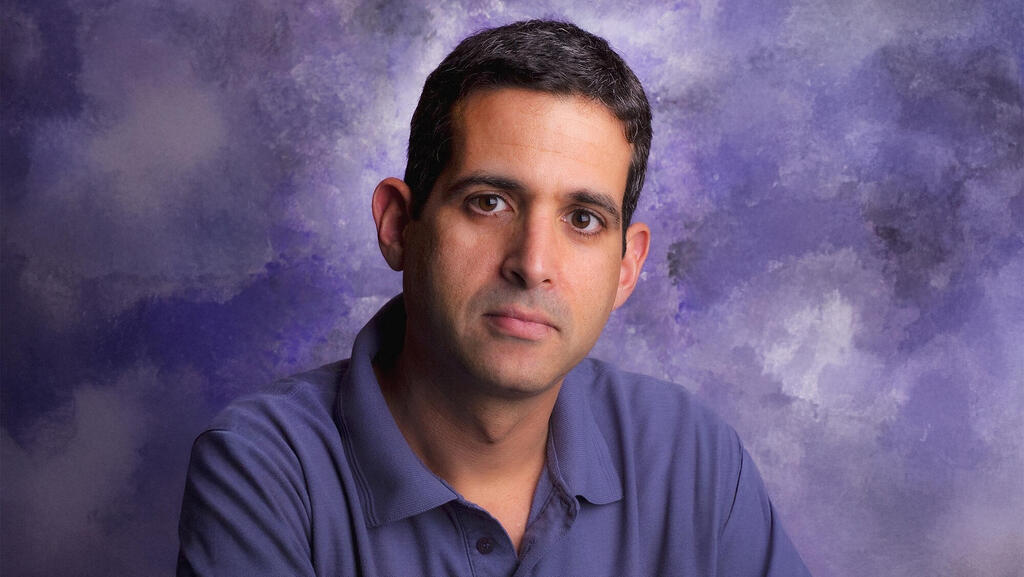 הסופר אסף ענברי פנאי