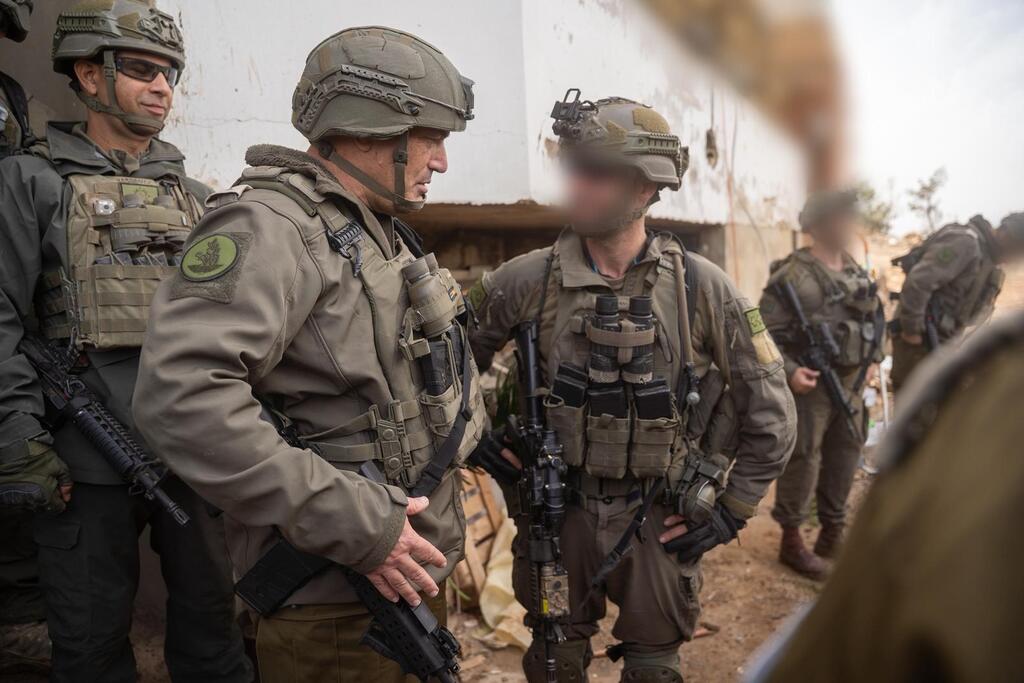 הרמטכ"ל בדרום לבנון (צילום: דובר צה"ל) הרמטכ"ל רב אלוף אייל זמיר בהערכת מצב בדרום לבנון חיזבאללה איראן שאגת הארי