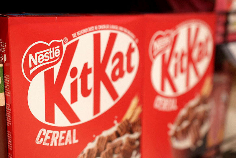 קיטקט. משאית עמוסה בחטיף השוקולד נגנבה באירופה (צילום: REUTERS/Dado Ruvic) קיטקט קיט קט מוצר שוקולד