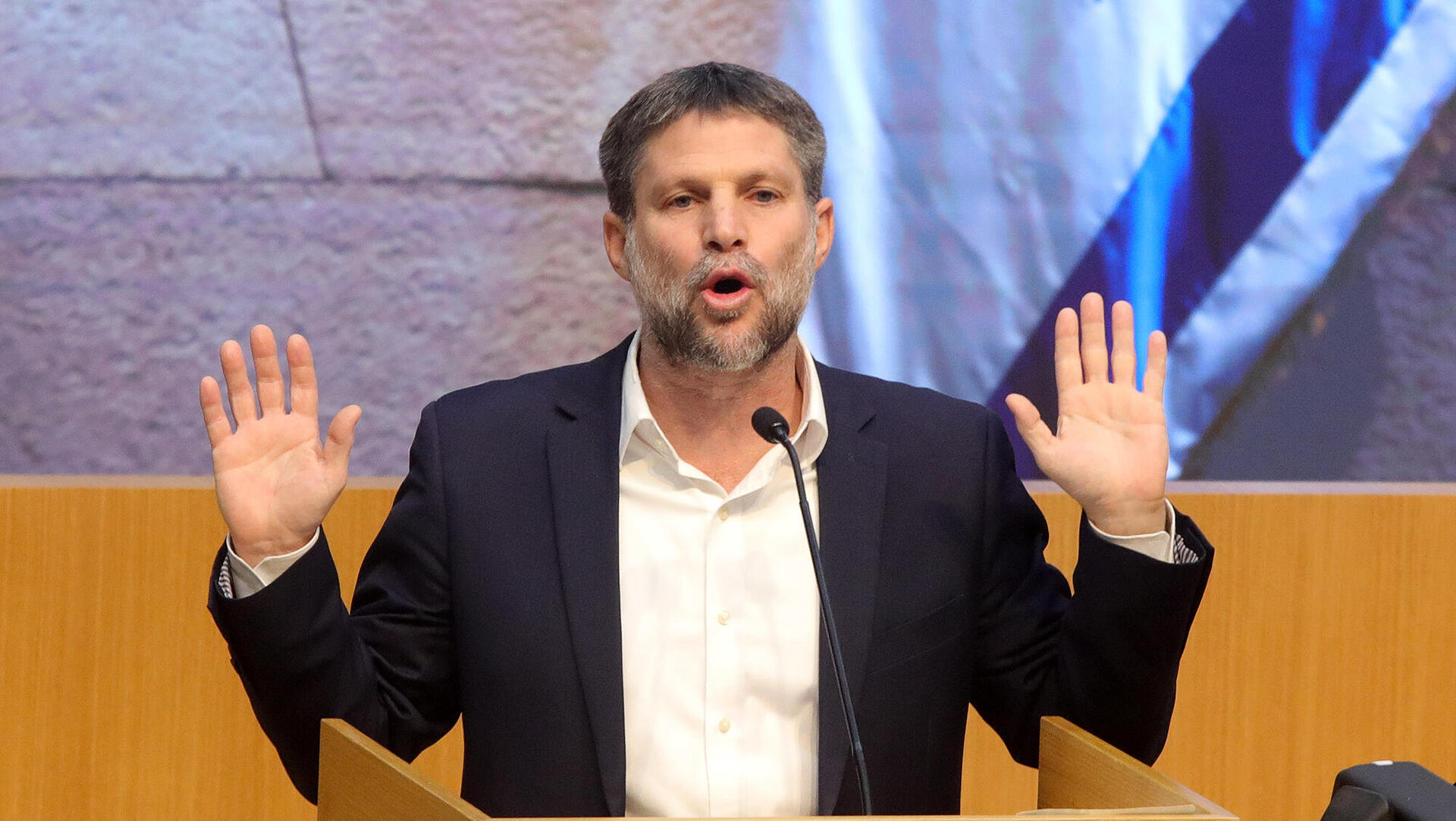 שר האוצר בצלאל סמוטריץ במהלך הצבעות על תקציב המדינה ב מליאת הכנסת
