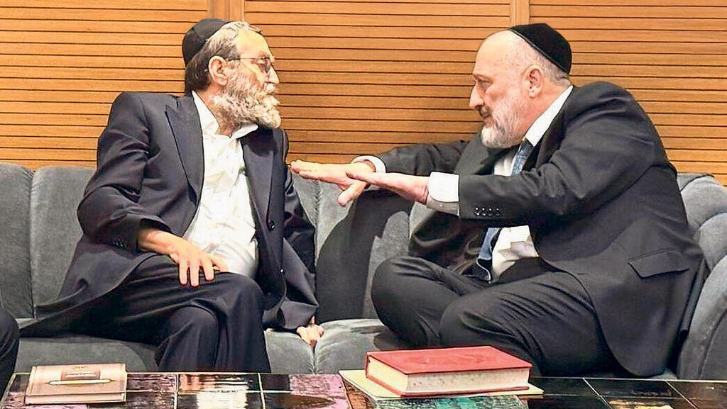 מימין אריה דרעי יו"ר שס משה גפני יו"ר יהדות התורה