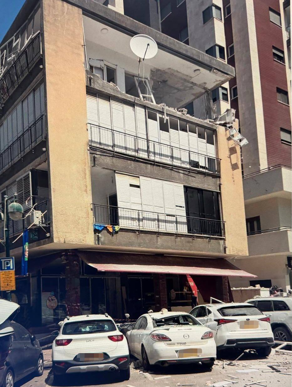 רמת גן בניין נפגע מ טיל איראן שאגת הארי