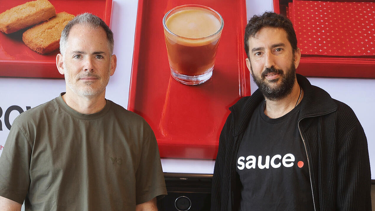 פועלים טק פרויקט GROWTH - מימין מיכה קאופמן מייסד ומנכ”ל Fiverr ו לי רן נבון מנכ”ל Sauce