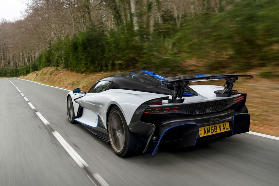 אסטון מרטין Valhalla 2026 מאחור