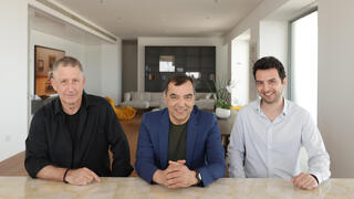 יואב שוהם (משמאל), עם אורי גושן (מימין) ואמנון שעשוע מוסף