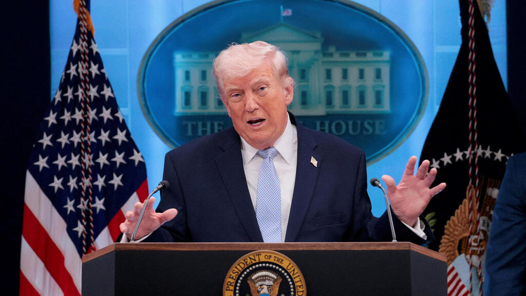 דונלד טראמפ. חושב שזה פייק ניוז (צילום: REUTERS/Evan Vucci) דונלד טראמפ