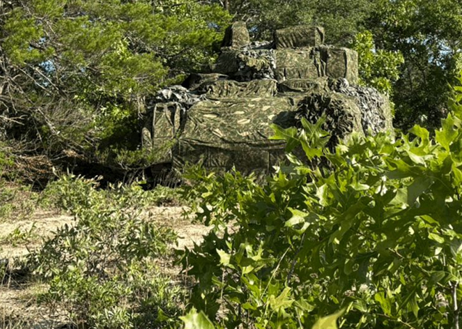 מוצר הסוואה של פיברוטקס על כלי צבאי