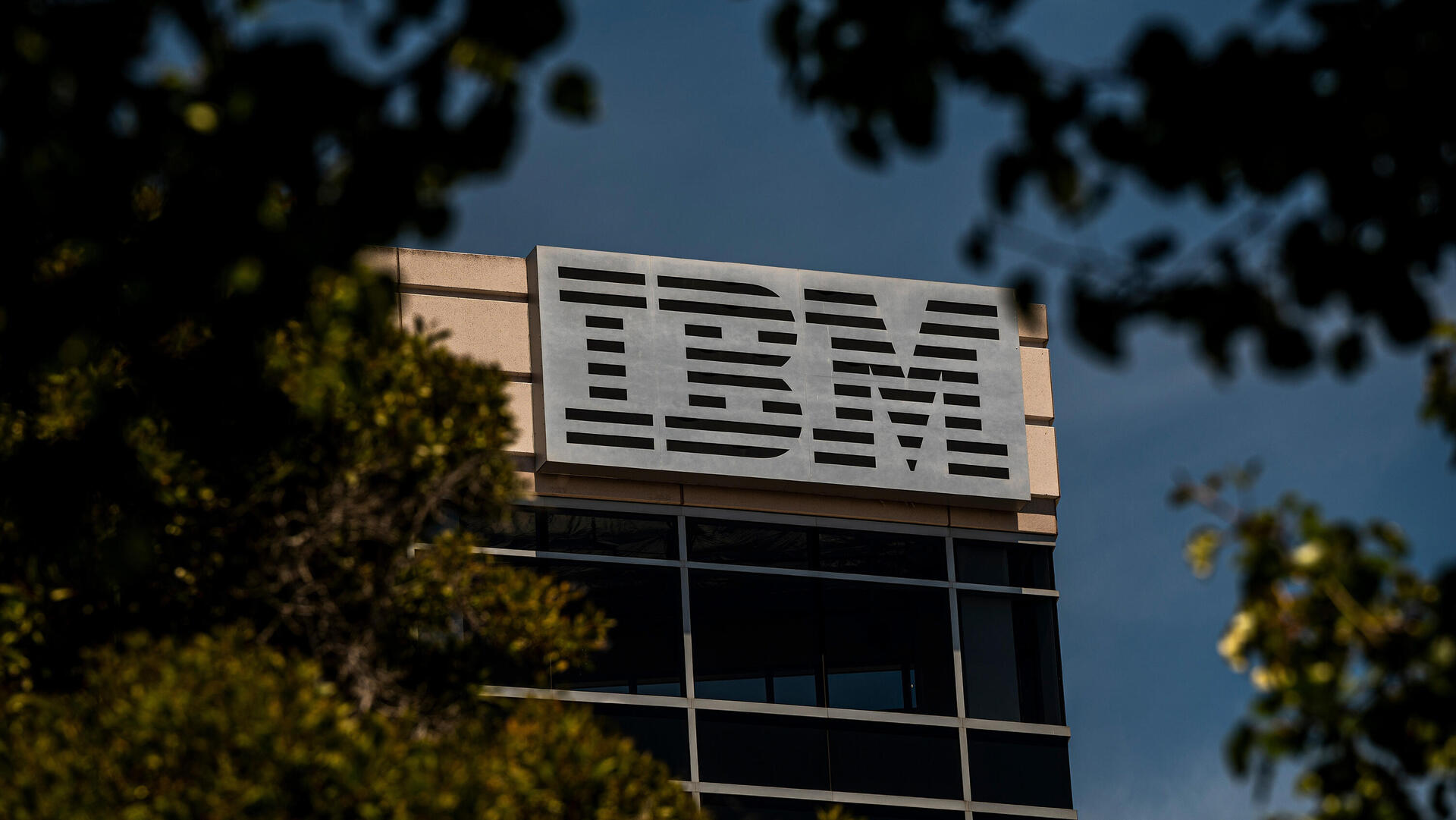 מטה יבמ IBM בפוסטר סיטי קליפורניה ארה"ב 2