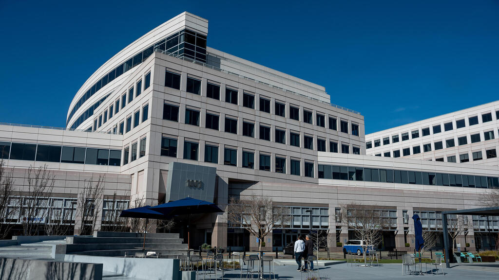 מטה יבמ IBM בפוסטר סיטי קליפורניה ארה"ב 3