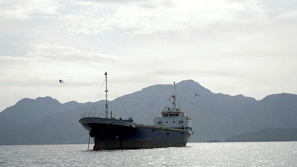 ספינה 2 ב מצר הורמוז 12.4.26