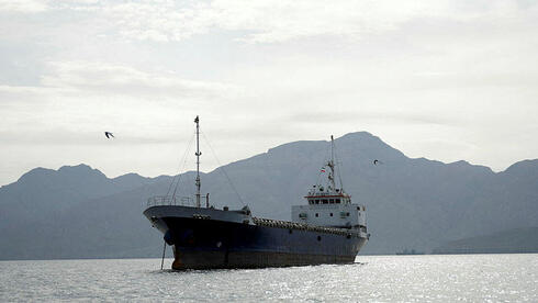 המצור על הורמוז: טראמפ מכוון לקופת המזומנים של איראן