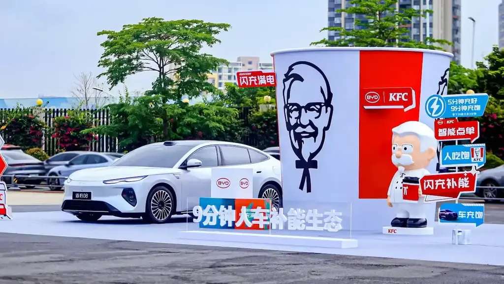 תחנת טעינה לרכב חשמלי BYD ו- KFC סין