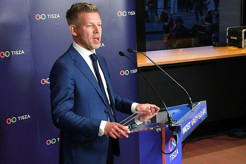 מועמד האופוזיציה פטר מדיאר, היום (צילום: Ferenc ISZA / AFP) מועמד האופוזיציה ב הונגריה פטר מדיאר בחירות 12.4.26