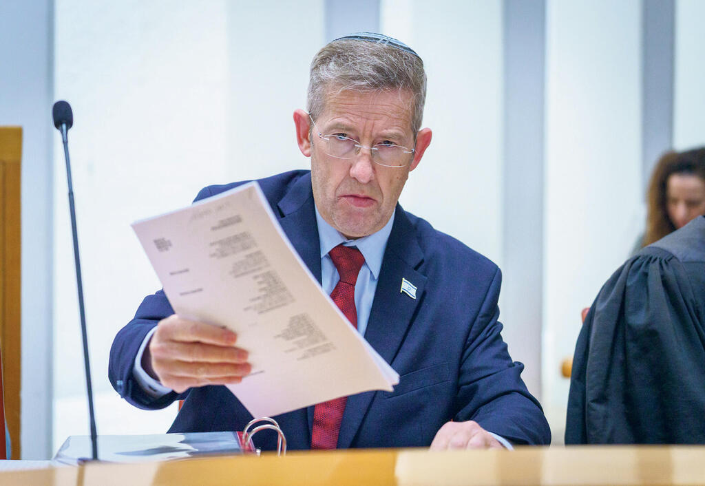 מזכיר הממשלה יוסי פוקס בדיון בבג"ץ, היום (צילום: שלו שלום) מזכיר הממשלה יוסי פוקס במהלך דיון על גיוס חרדים בבית המשפט העליון