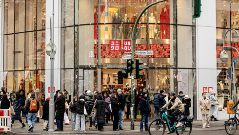 מלחמה במזרח התיכון? יוניקלו מעלה את תחזית הרווח השנתית לשיא חמישי ברציפות