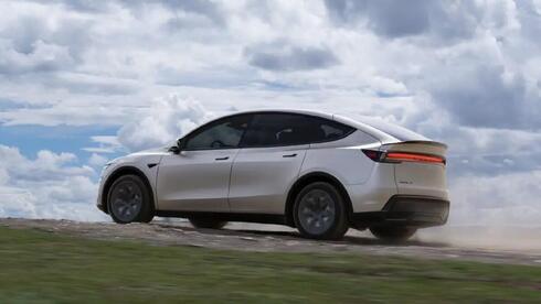 המערכת הסמי-אוטונומית של טסלה בדרך לישראל? רשות המסים תכריע