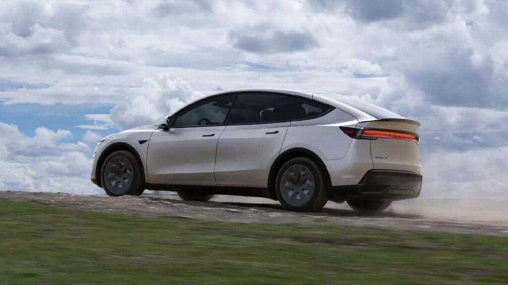 טסלה. הציגה נתונים מזויפים לכאורה (צילום: Tesla China via Weibo) טסלה מודל Y עם 6 מושבים