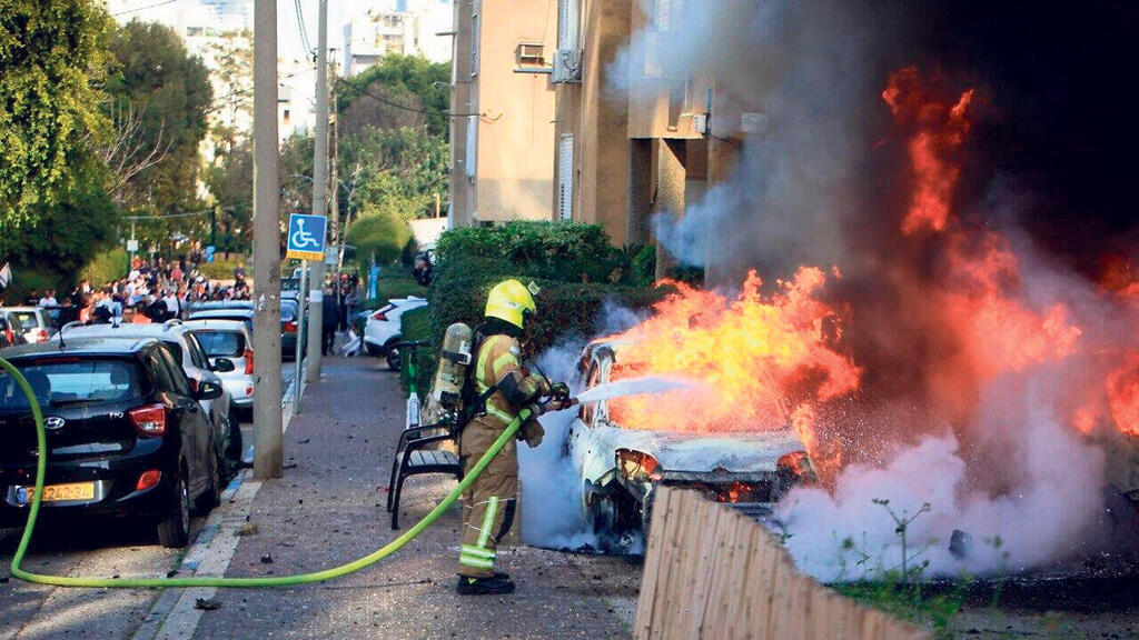 שריפה רמת גן בעקבות נפילת טיל איראני