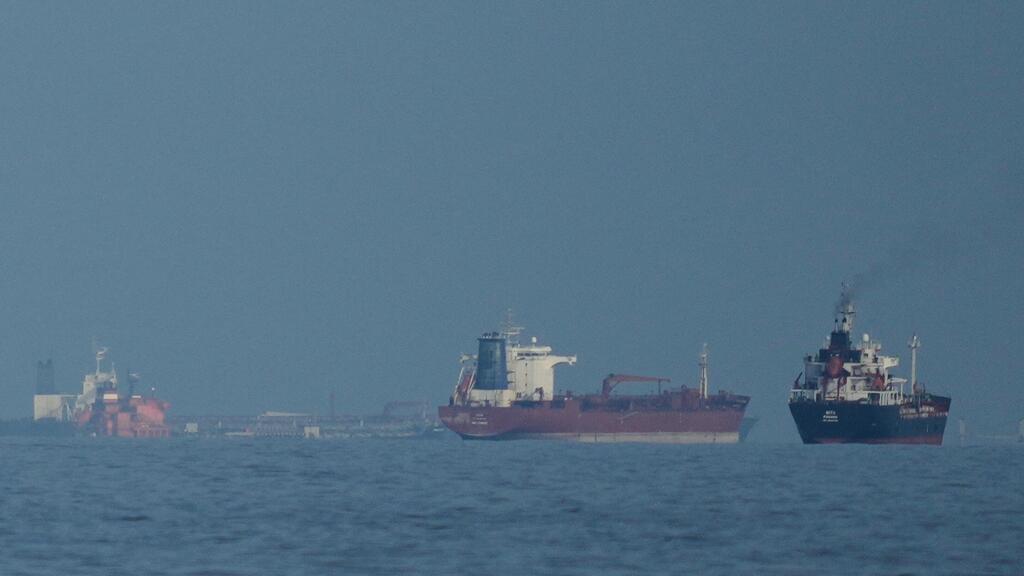 מכליות ואניות משא תקועות מצר הורמוז מרץ 2026