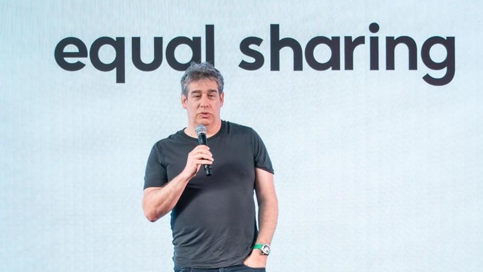 מייסד בנק esh ניר צוק, בעת ההכרזה על הקמת הבנק