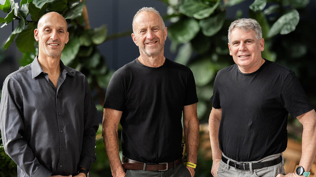 מימין גיל פרידלנדר חן לינצ'בסקי ו ג'ייסון וולף שותפים מנהלים בקרן Iron Nation