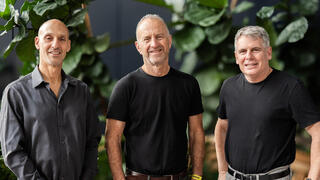 מימין גיל פרידלנדר חן לינצ'בסקי ו ג'ייסון וולף שותפים מנהלים בקרן Iron Nation