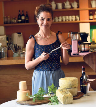 פנאי מחלבת פלורה בלוטם  מיכל בנישתי