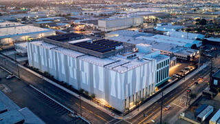 דאטה סנטר בקיבולת 33 מגה וואט בוורנון קליפורניה