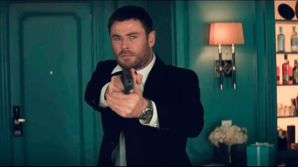 פנאי כריס המסוורת’ ב פשע 10