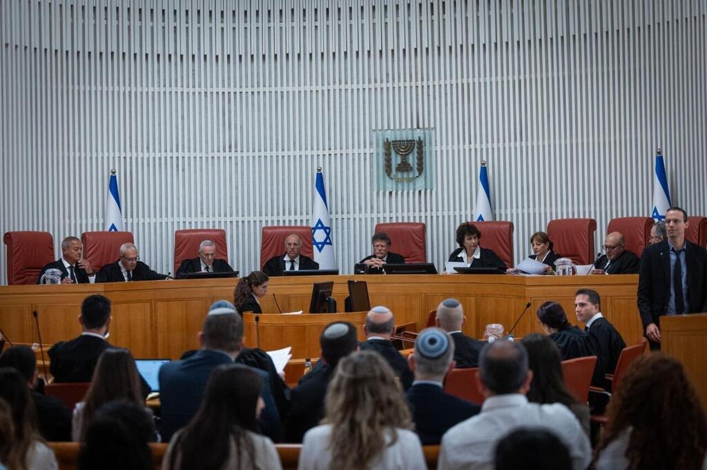 הרכב של 9 שופטי עליון דנים בעתירה להדחת איתמר בן גביר (צילום: יונתן זינדל/פלאש 90) הרכב של 9 שופטי עליון יצחק עמית נשיא בית המשפט העליון בג"ץ עתירה הדחה איתמר בן גביר תפקיד שר