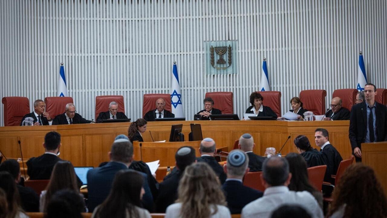 הרכב של 9 שופטי עליון יצחק עמית נשיא בית המשפט העליון בג"ץ עתירה הדחה איתמר בן גביר תפקיד שר